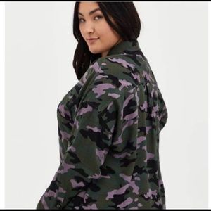 Torrid-Like New! Sz 3 lavender camo